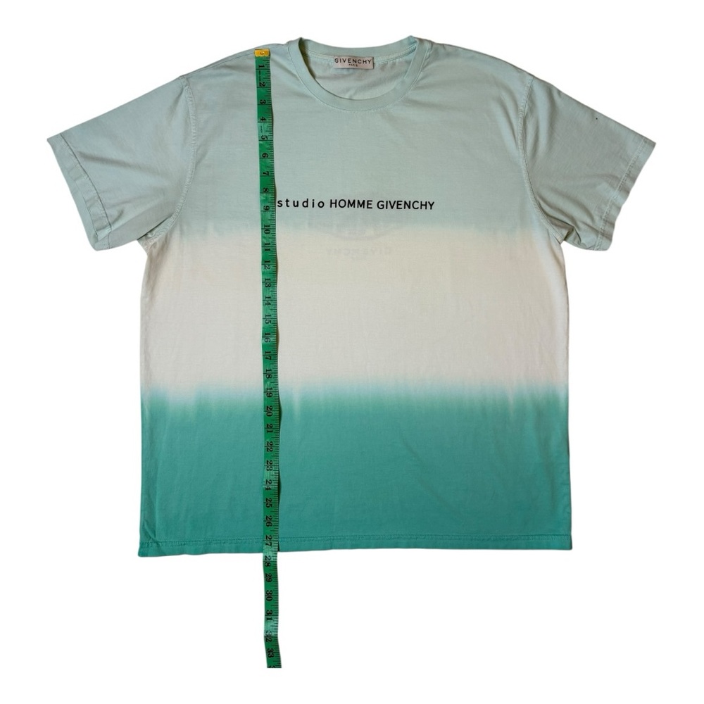 Givenchy Graphic Print Crew Neck T-Shirt
Green Faded Effect Studio Homme Shorts - Picture 7 of 14